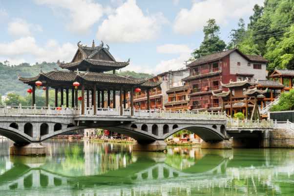 Tour Trung Quốc 5N4Đ: Trương Gia Giới - Phượng Hoàng Cổ Trấn khởi hành TP.HCM